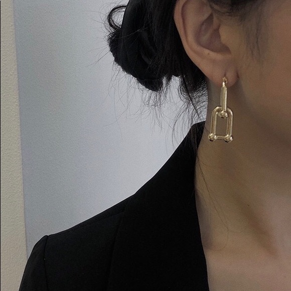 Geometric Lock Clip Earrings - Picture 2 of 12